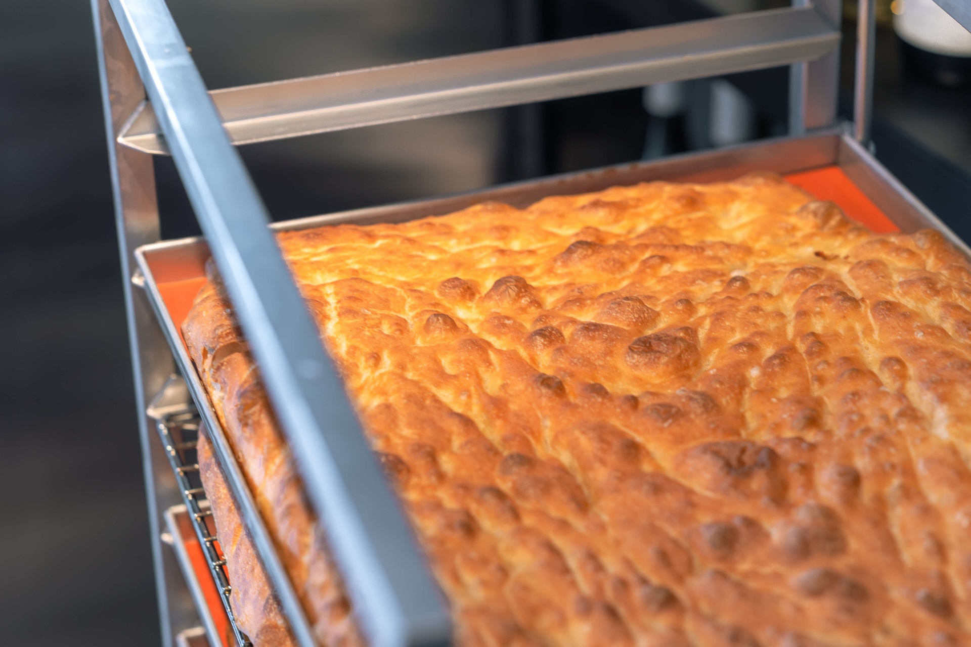 Versgebakken schiacciata net uit de oven